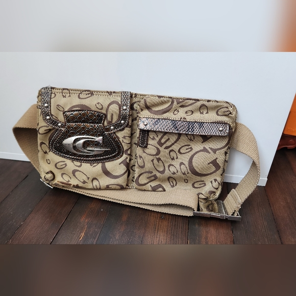 Vintage Y2K Guess Belt Bag - Picture 10 of 16